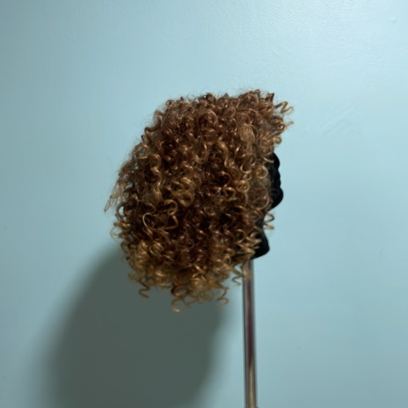 Curly short synthetic wig - Picture 3 of 6
